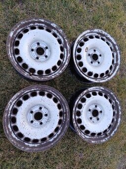 Prodám originál VW plechové disky 6 1/2 16h2 ET33 + poklice