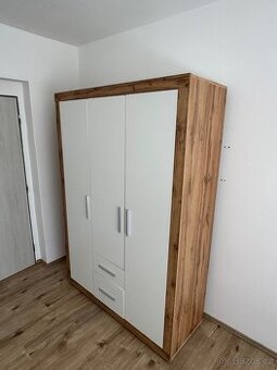 Šatní skříň