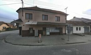 Prodej velkého domu v centru Dambořic - 1