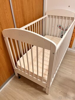 Dětská postýlka s matrací