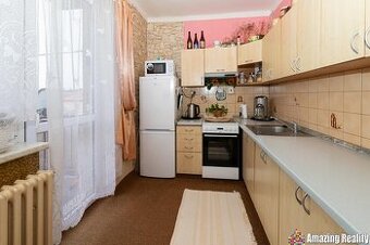 Prodej zděného bytu s garáží a balkonem, v obci Mileč