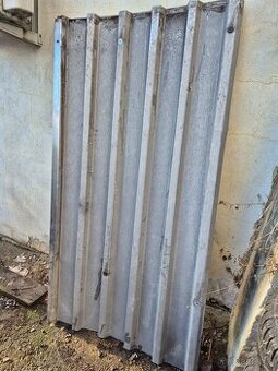 Trapezové plechy 200x 107 cm cca 40 kusů.