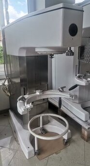 Univerzální šlehací a hnětací stroj RE 22 bez krytu