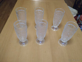 6 ks skleněných pohárů