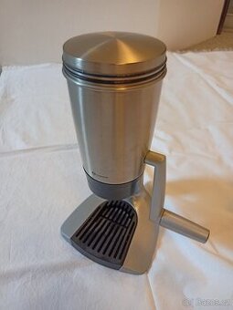 Ruční výrobník ledu