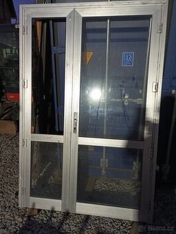 Dvoukřídlé hliníkové dveře