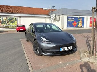 Tesla model 3 long range AWD