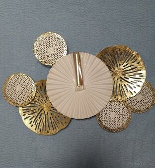 Dekorativní kovové hodiny