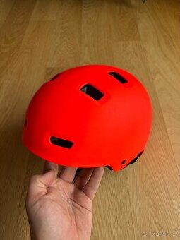 Helma na in-line brusle a skate board 59-62cm