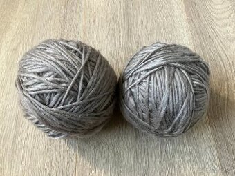 šedá pletací příze
