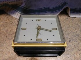 STOLNÍ RUSKĚ HODINY - Majak