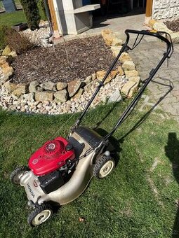 Sekačka honda s pojezdem