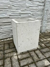 Betonový květináč