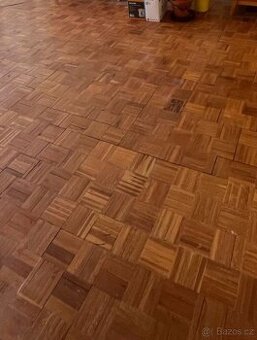 Použitá dřevěná podlaha 54m² (mozaika/šachovnice)