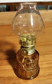 Prodám malou petrolejovou lampu Luna