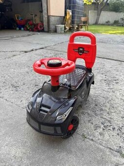 Auto černé, odrážedlo