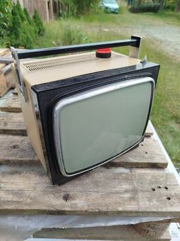 Retro exponát přenosná televize Tesla camping 28