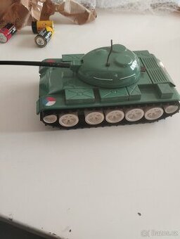 Starý plechovou tank ites