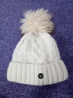 Zimní čepice s bambulí