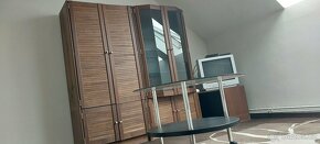 Prodám 2 x stolík a TV.