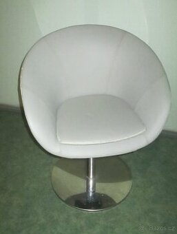 Jídelní masivní židlička do kuchyně