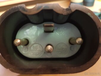 Bakelitová oválná zástrčka 25A Baťovka