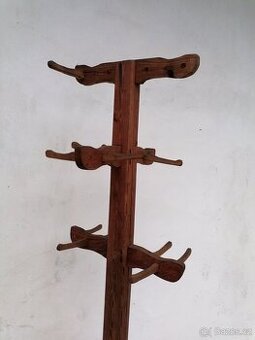 Starožitný dřevěný věšák