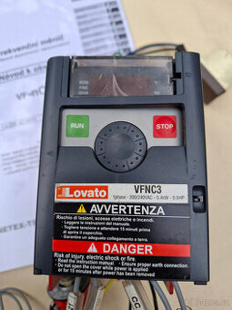 Frekvenční měnič Toshiba VFNC3  S 2004PL