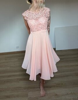 Meruňkové šaty s krajkou L