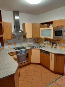 Kuchyňská linka včetně spotřebičů