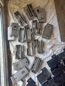 Držáky a spojky na rampu AMATI