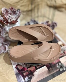 Crocs Getaway Platform Flip Taupe Žabky EU 39,5 (nové)