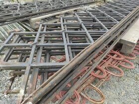 Staré železné zábradlí, plot, zábradlové dílce - 1