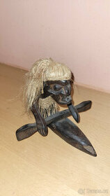 Soška dřevěná, africká domorodá žena na kajaku - 1
