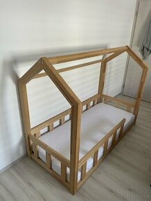 Dětská postel domeček + matrace