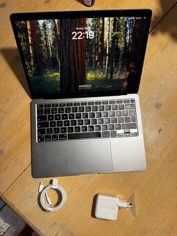 Apple MacBook Air M1 – Jako nový, 100% baterie, CZ z iStyle