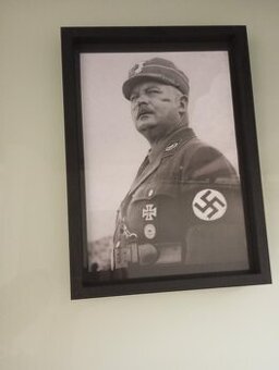 Adolf Hitler,Wehrmacht,Waffen SS,SA