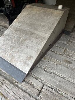 Rampy, rail,