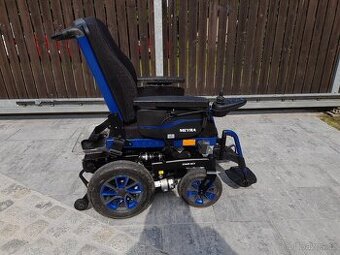 Invalidní vozík elektrický rok stary tak že ještě v zaruce