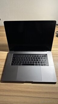 MacBook Pro (15 palcový, 2016)