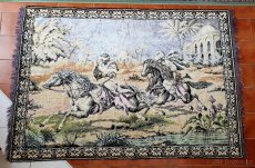 Gobelin, Porcelán, mosaz, sklo, stojan na kytky