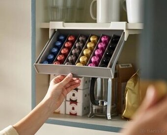 Organizér na kávové kapsle Nespresso od Joseph Joseph