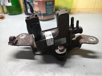 Toyota auris , Yaris ..ventil tlaku OEM 25819-33030