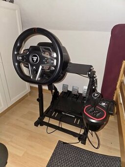 Volant Thrustmaster + pedály + převodovka se stojanem