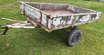 Sklopná kára za traktor