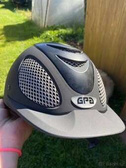 Jezdecká helma GPA