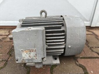 Patkový elektromotor MEZ AP 112M-2s