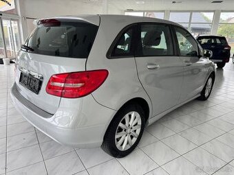 Mercedes-Benz B180CDi // servis pouze v Mercedes-Benz