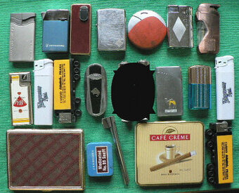 Zapalovače, známky, otvíráky, plech.krabičky, Slavia aj.