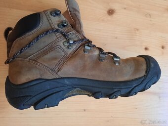 TURISTICKÉ BOTY KEEN VEL. 41